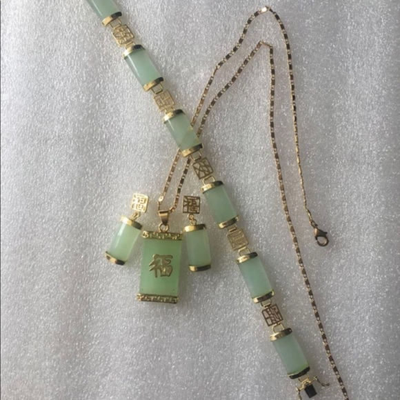 Natural Green Jade 18KGP Fortune Pendant Necklace Drop Earring Bracelet set 福# - Picture 3 of 10